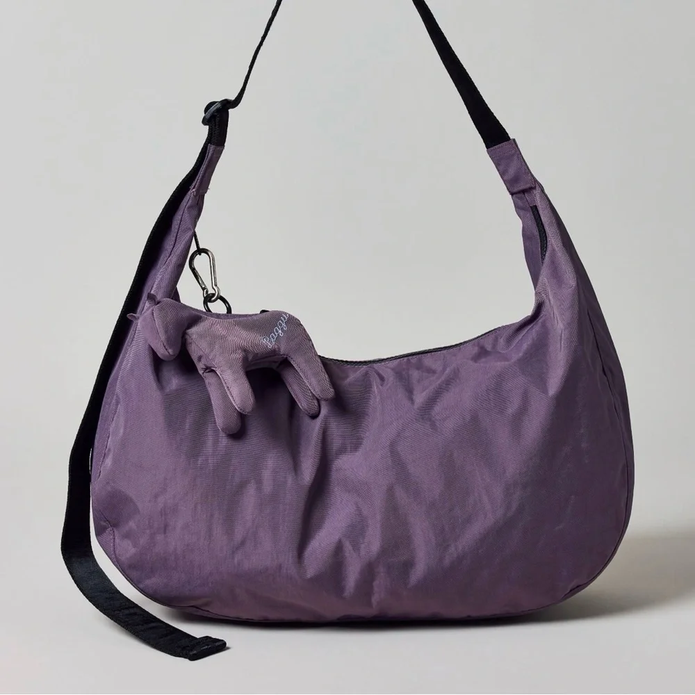 BAGGU Large Nylon Crescent Bag UO Exclusive - Dusty Violet - Picture 5 of 5